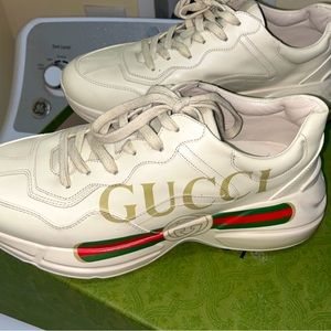 Gucci logo leather sneakers